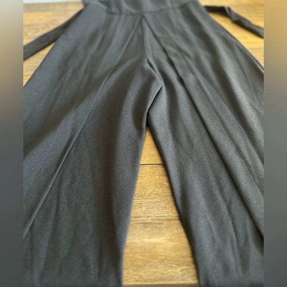 TASH AND SOPHIE Chic Black Sleeveless Jumpsuit Belted Wide Leg Stretchy Sz 6 - Picture 10 of 12